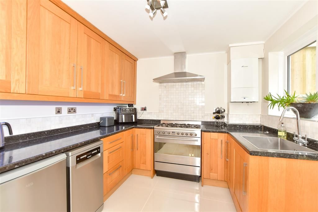 Property photo 3 of 15 Kitchen