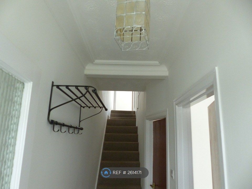 Property photo 3 of 18 Hallway
