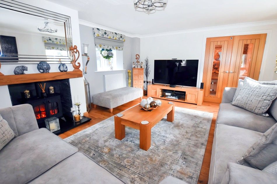 Property photo 3 of 34 Lounge 1