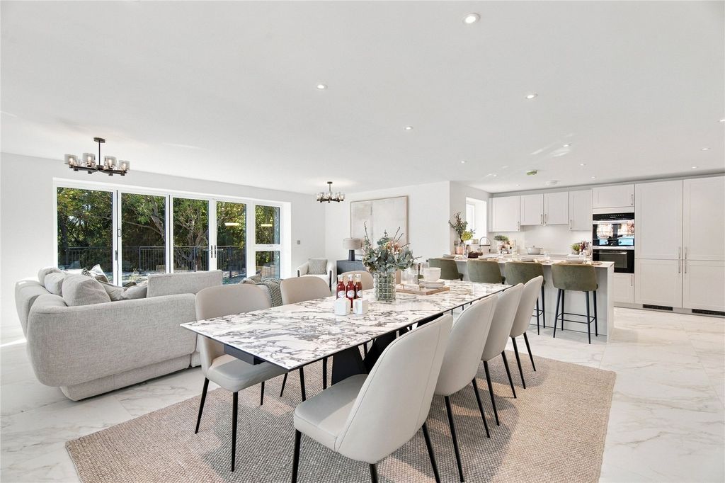 Property photo 1 of 21 Dining/Family