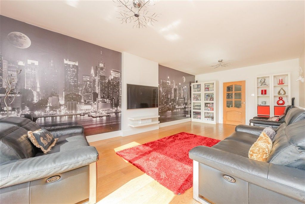 Property photo 1 of 23 Lounge