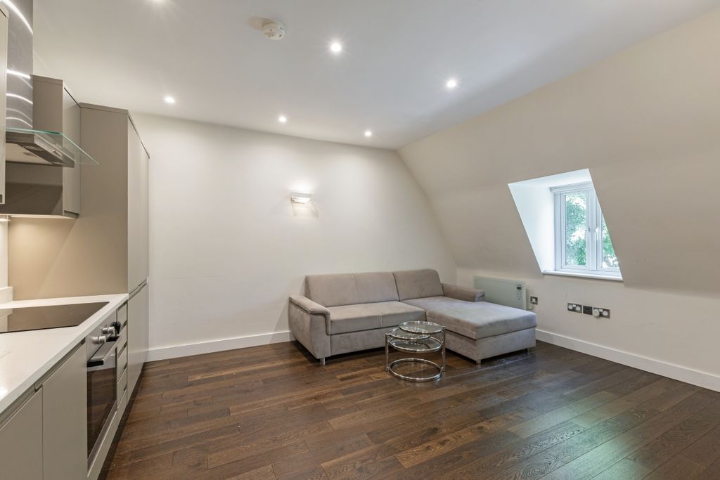 Property photo 2 of 16 111025_Flat 14 Wa...