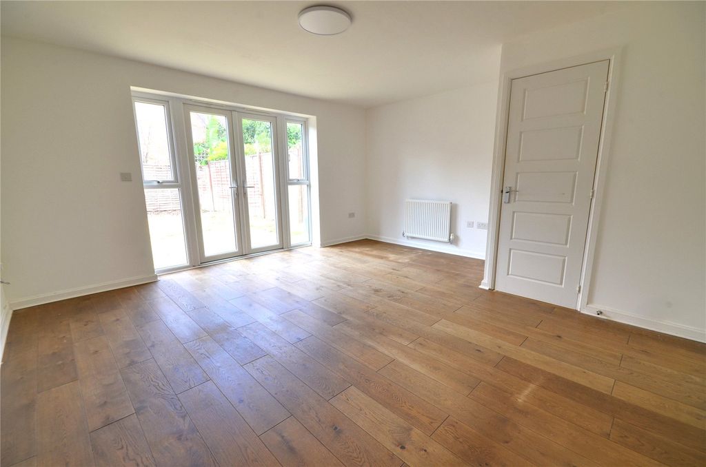 Property photo 3 of 21 Picture No. 24