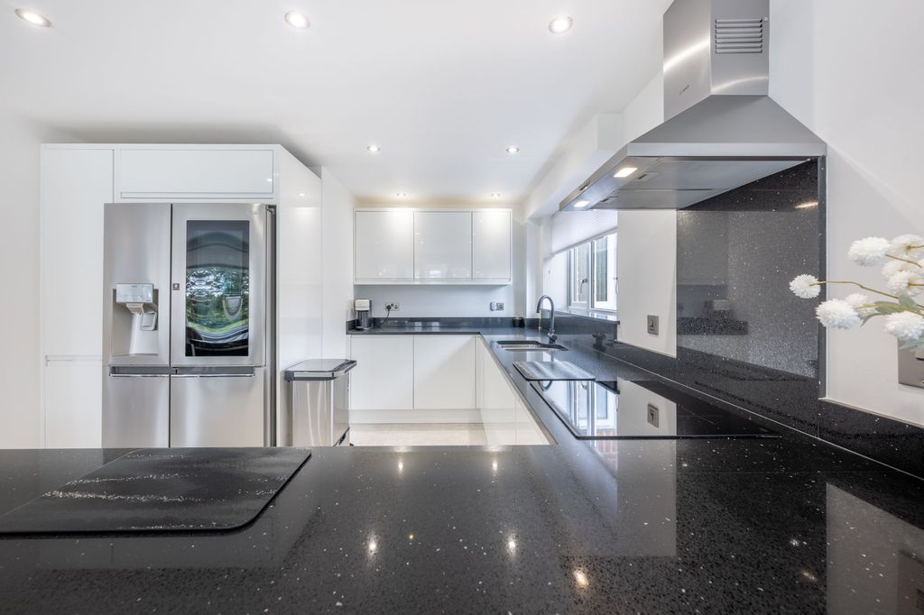 Property photo 3 of 53