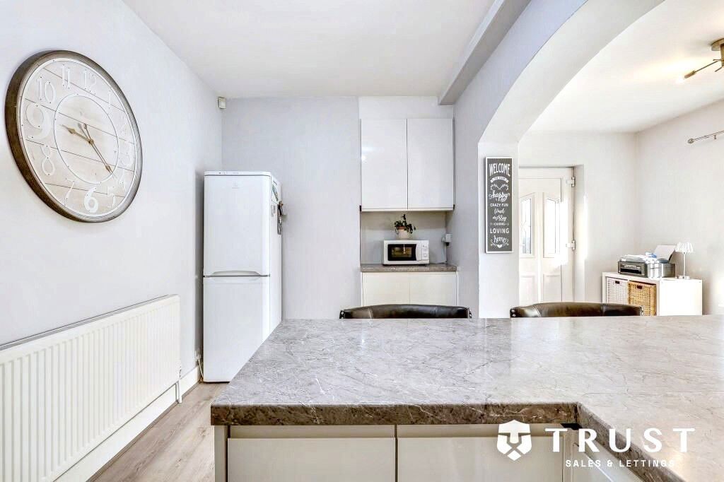 Property photo 3 of 28