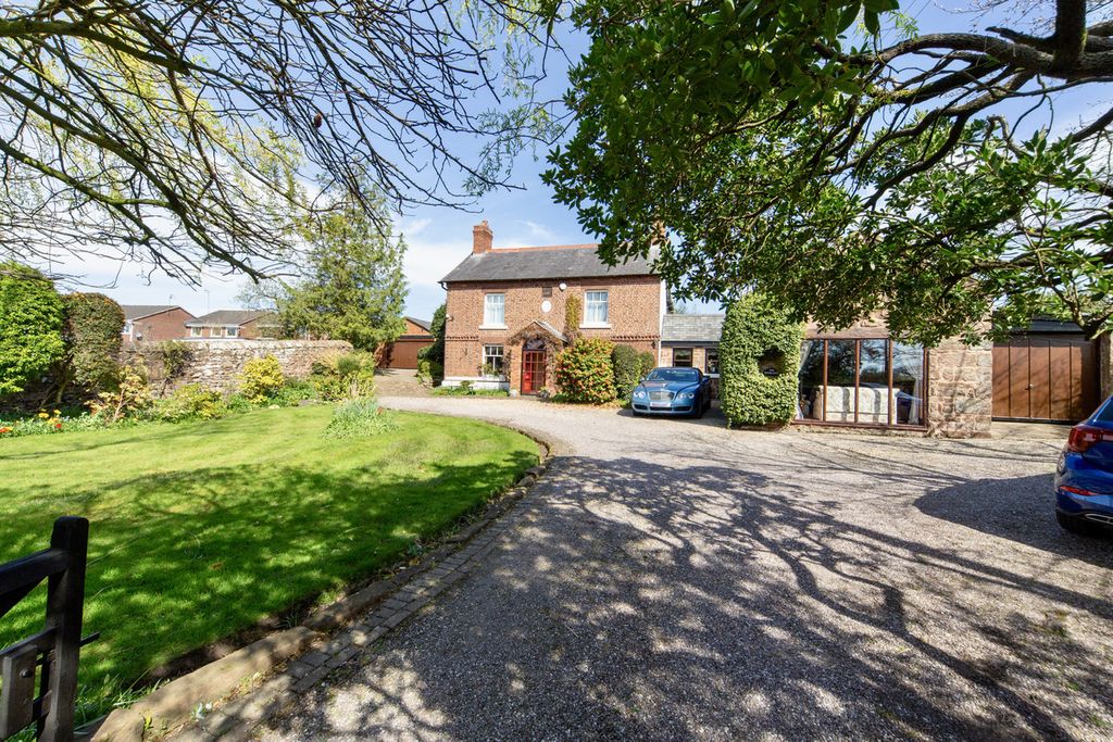 Property photo 1 of 32