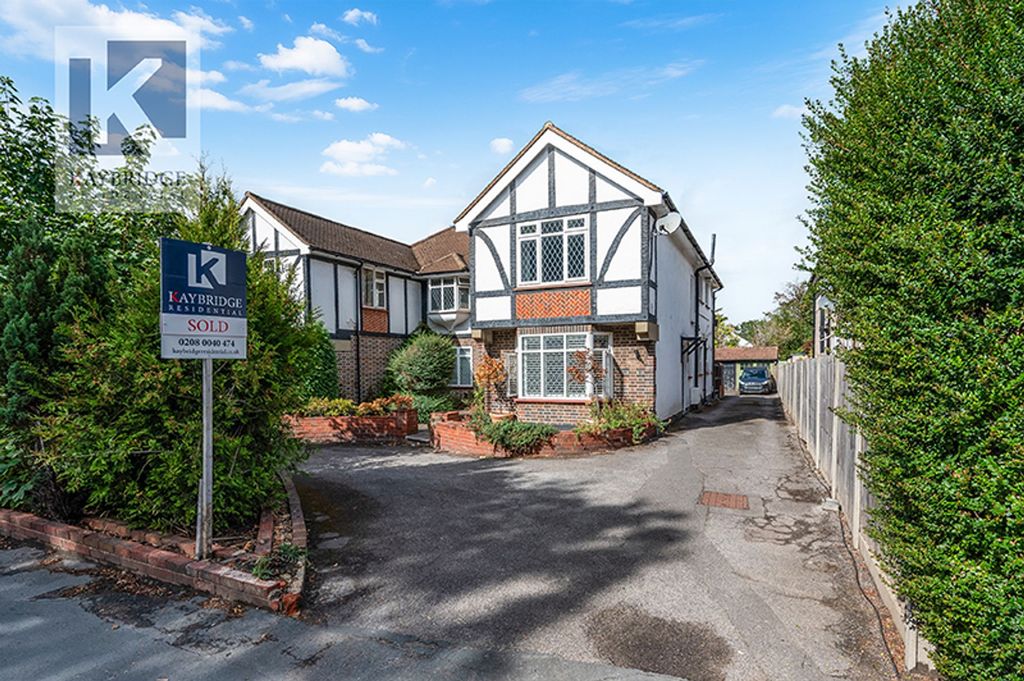 Property photo 1 of 10 London Road, Ewell - Kt17 2Da