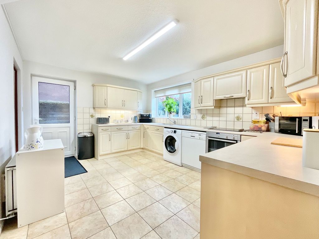 Property photo 3 of 27