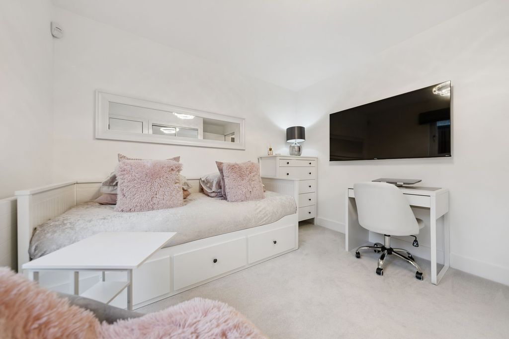 Additional image 15 of 2 bed flat for sale122 Festival Court, Main Door, Prince's Quay, Glasgow G51