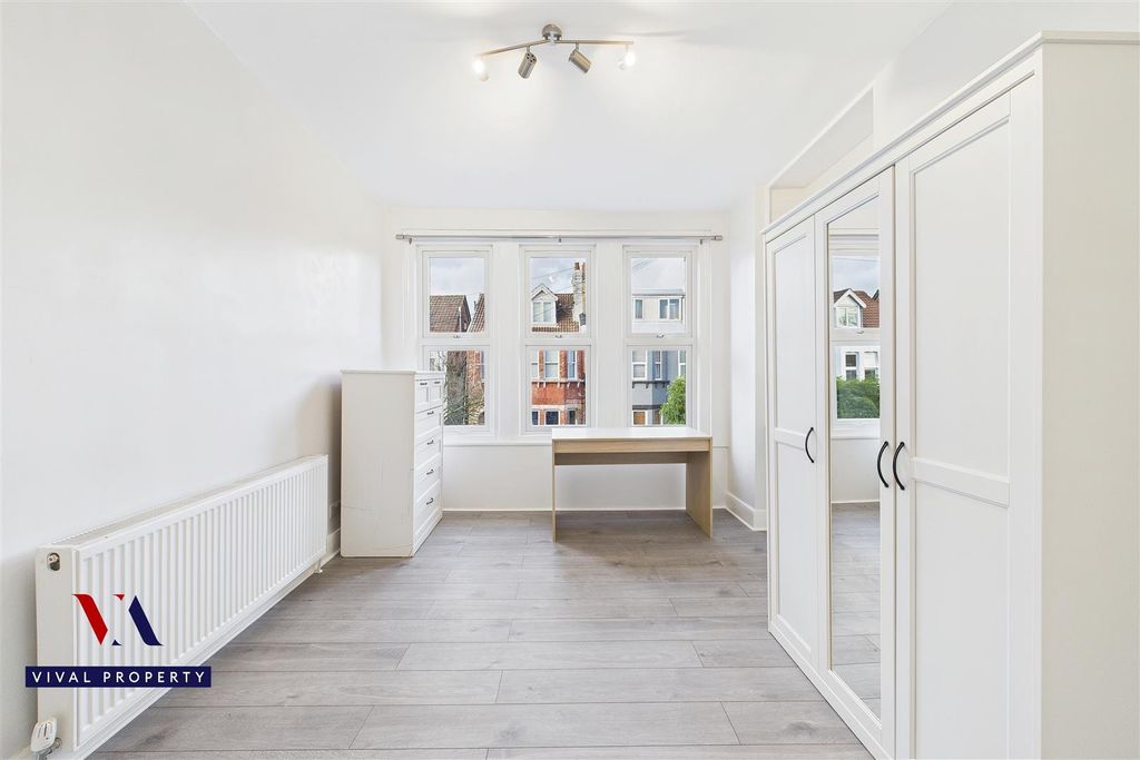 Property photo 3 of 20 Cam03118G0-Pr0238-Still013.Jpg