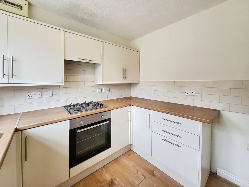 Property photo 2 of 12 Kitchen