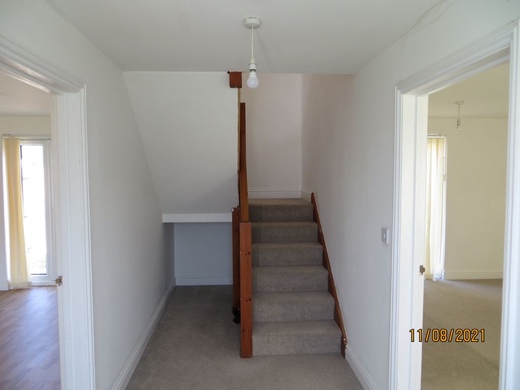 Property photo 2 of 11 Entrance Hall