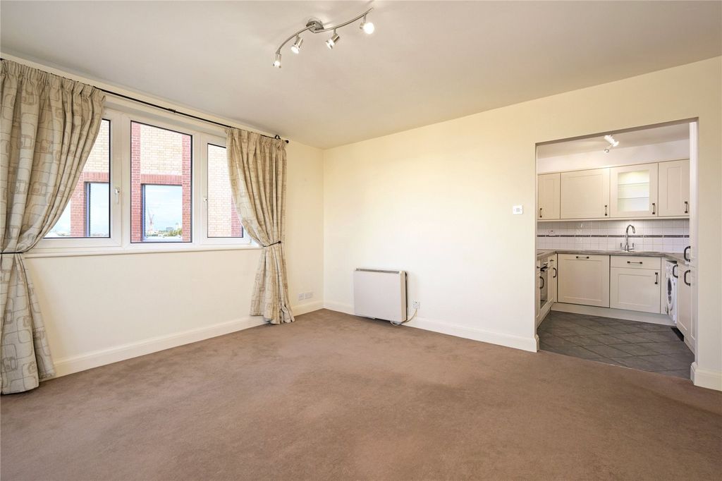 Property photo 2 of 16 Picture No. 28