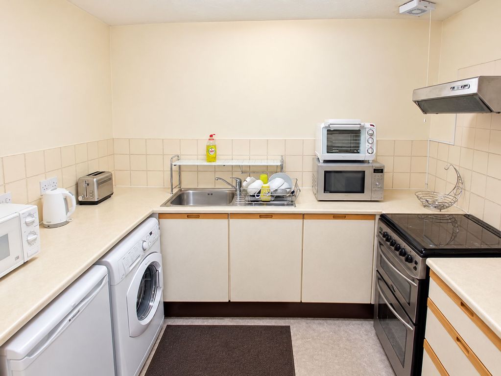 Property photo 3 of 7 Kitchen