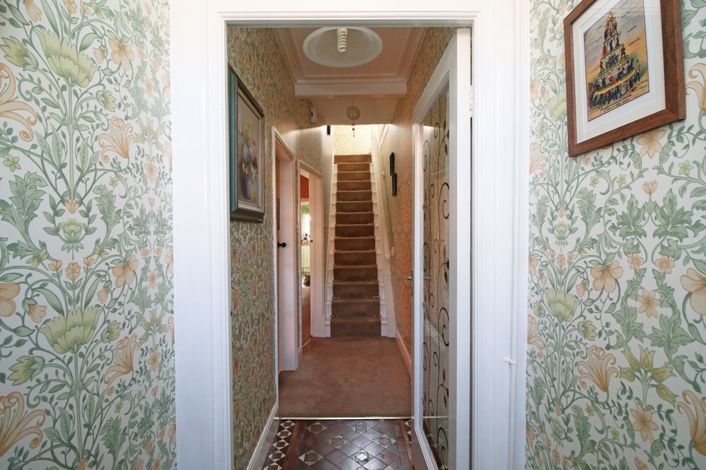 Property photo 3 of 34