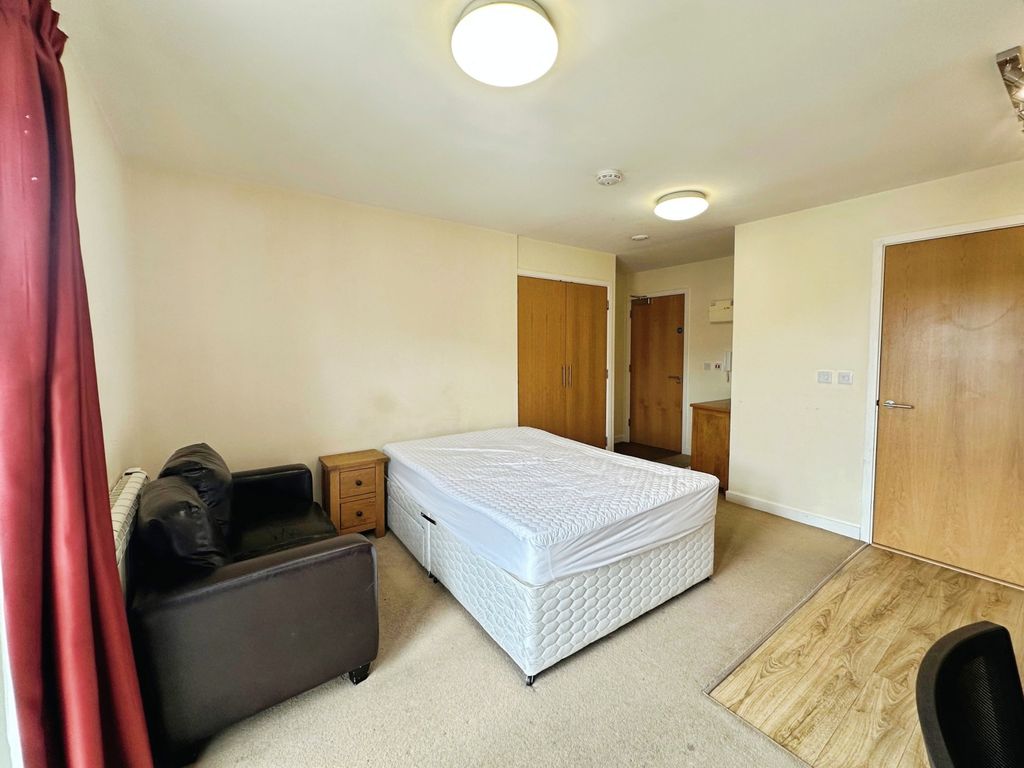 Property photo 2 of 8