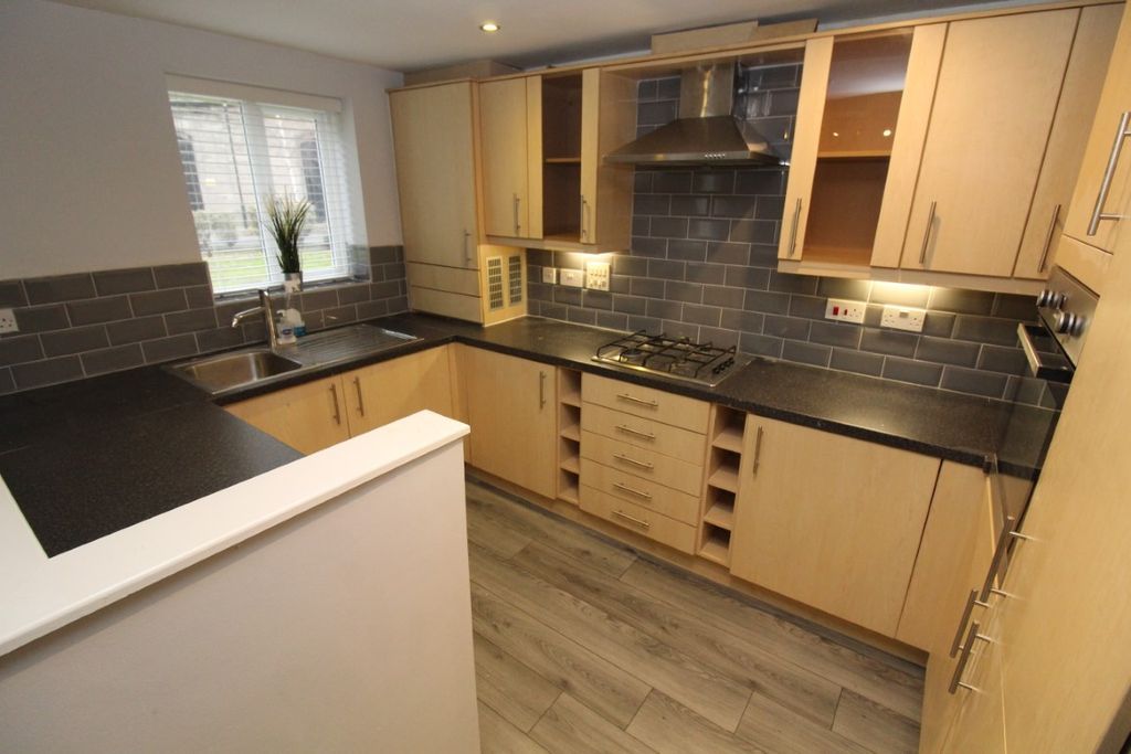 Property photo 2 of 7 Kitchen