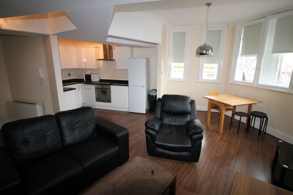 Property photo 2 of 7 A Contemporary Open-Plan Living Room With A Comfor...