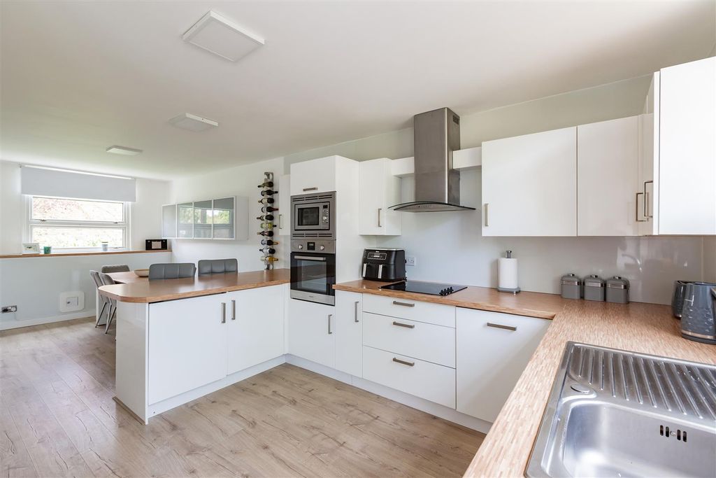 Property photo 3 of 14 Kitchen/Diner