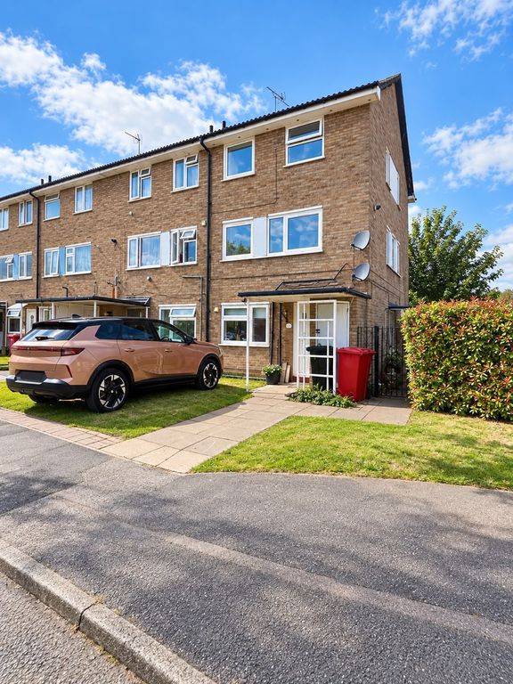 Property photo 1 of 6 2 Bed Flat To Rent Stoke Poges Lane, Slough Sl1 3Sh