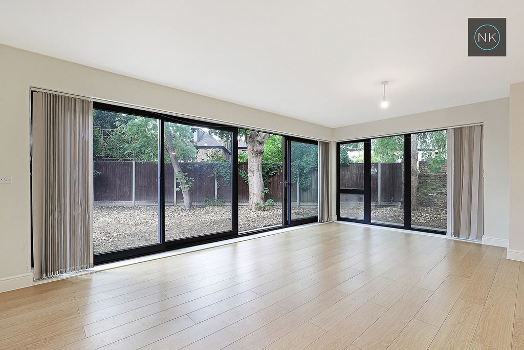 Property photo 2 of 22 4398744