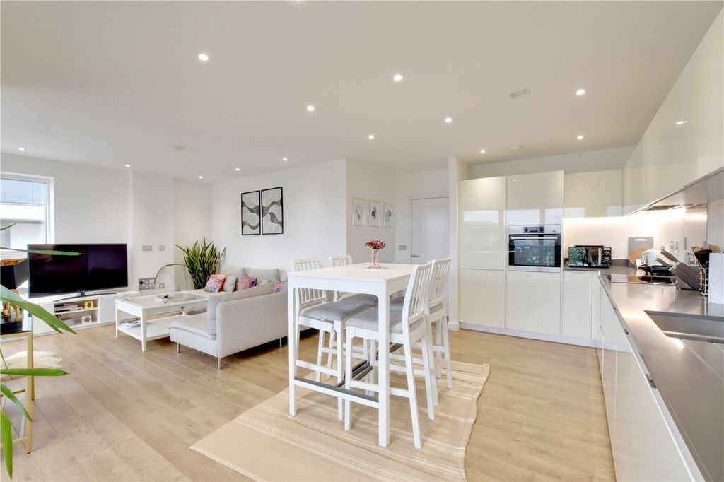 Property photo 1 of 16 Kitchen/Dining Area