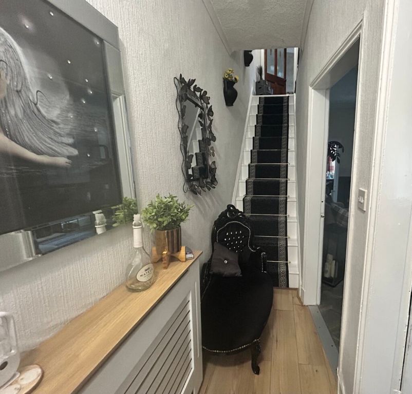 Property photo 2 of 27