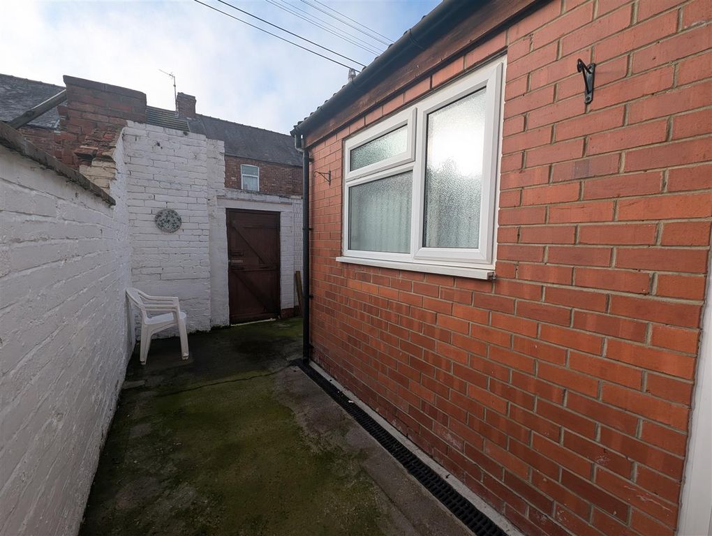 Property photo 3 of 8 Externally