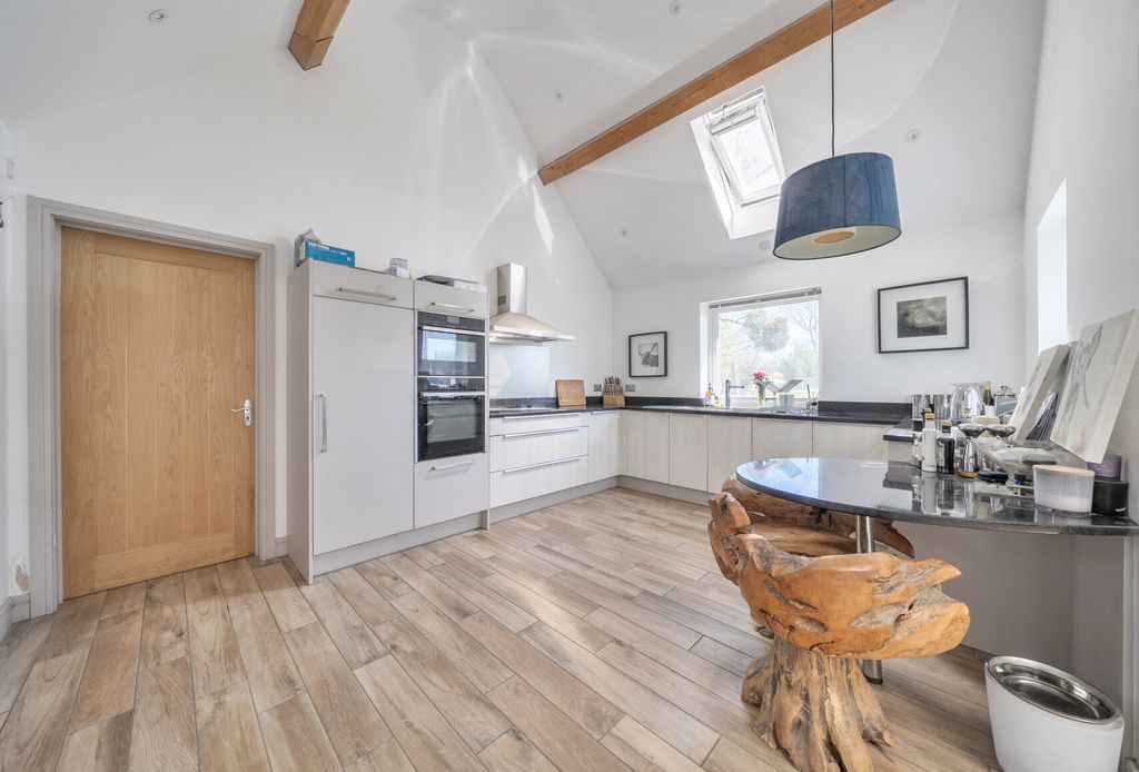 Property photo 2 of 13 1438201-5-69d5298...