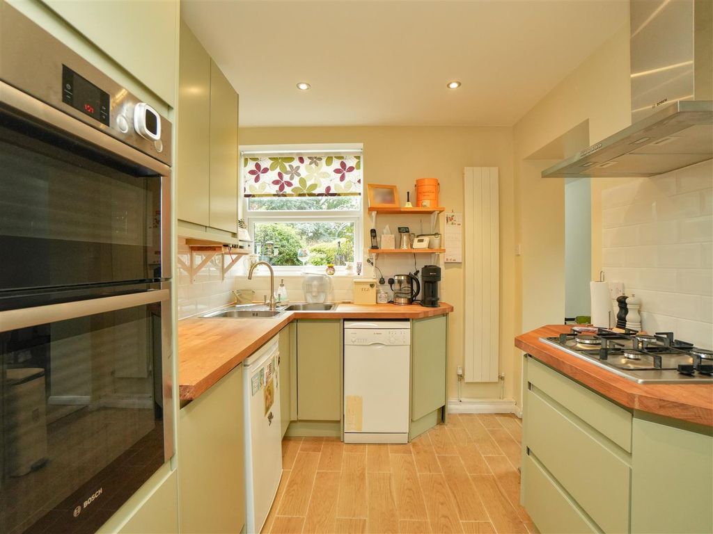 Property photo 3 of 22 Kitchen