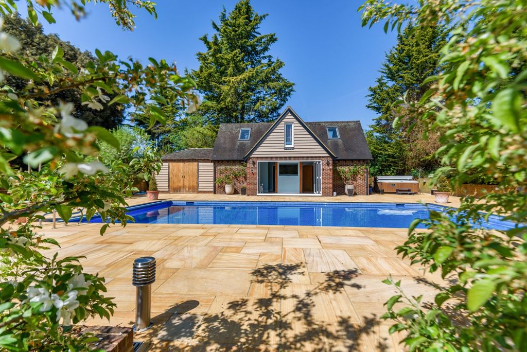 Property photo 2 of 24 Pool Building