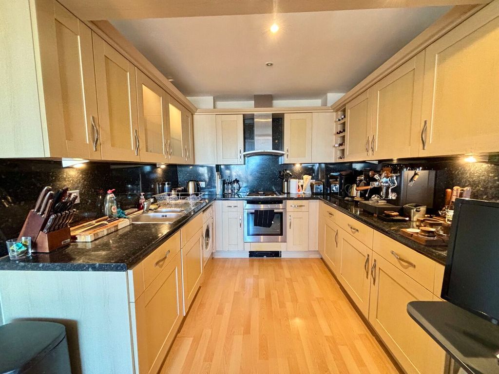 Property photo 2 of 14 Kitchen