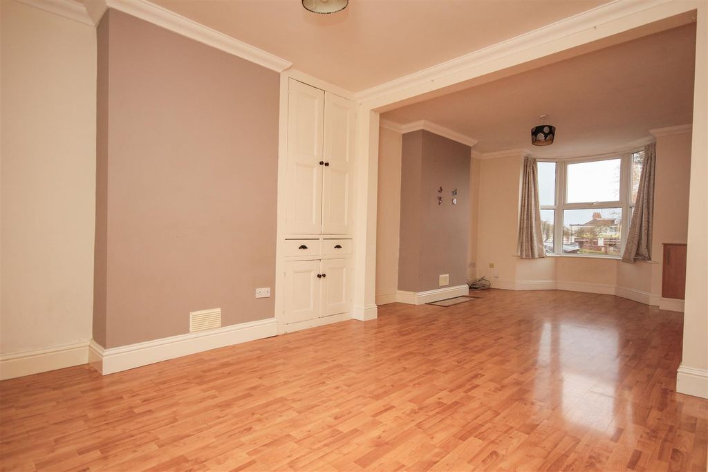 Property photo 3 of 12 Livingroom.Jpg