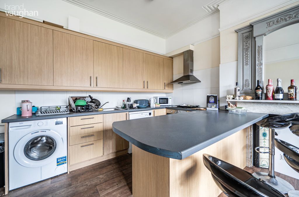 Property photo 3 of 12 4B6654E6-A903-4Ef...