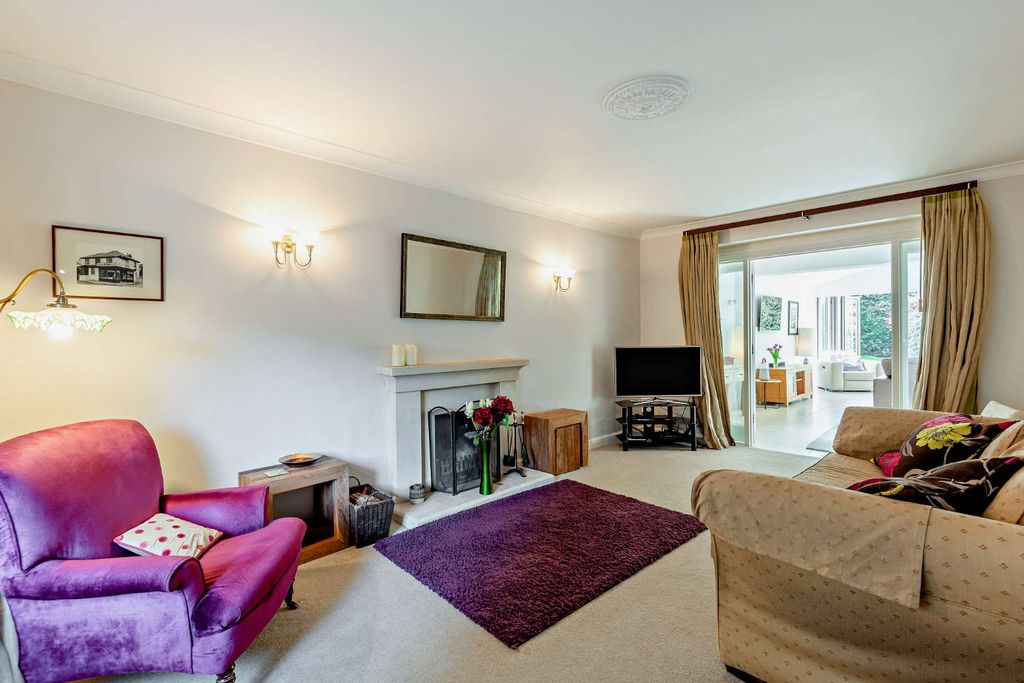 Property photo 2 of 19 Sitting Room