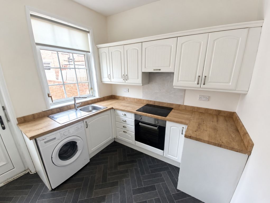 Property photo 3 of 8 Kitchen