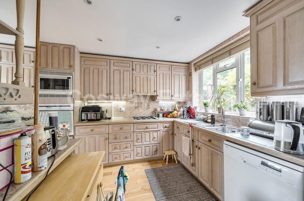 Property photo 3 of 14 B005Adea-347d-47E7-9347-0ce5Be8A35Fe.Jpg