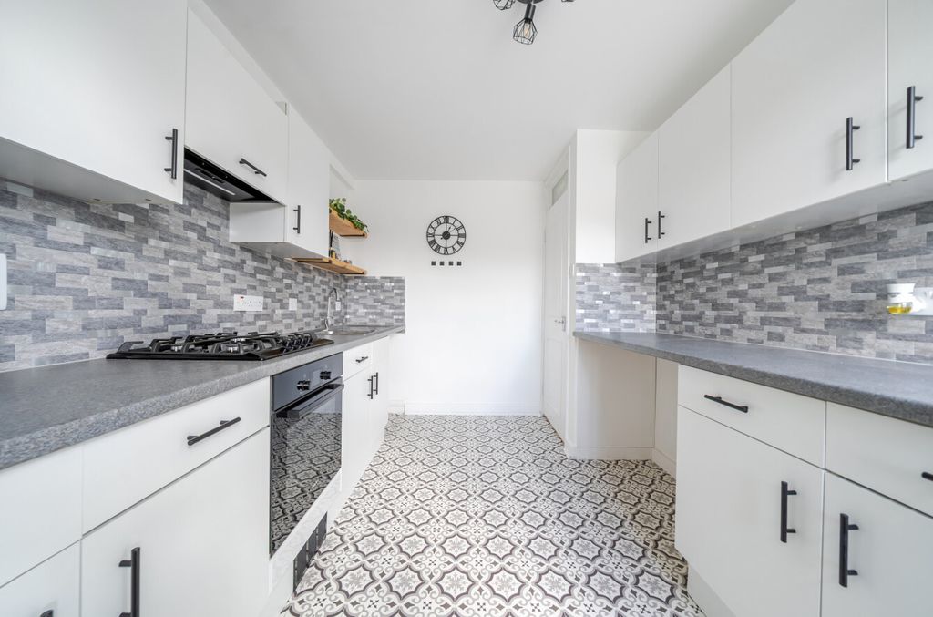 Property photo 1 of 15 1511794-19-6A96Fc...