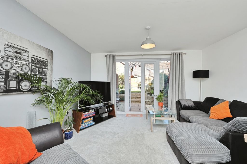 Property photo 3 of 15 Pbox-Img.Jpg