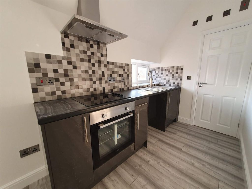 Property photo 1 of 4 Kitchen