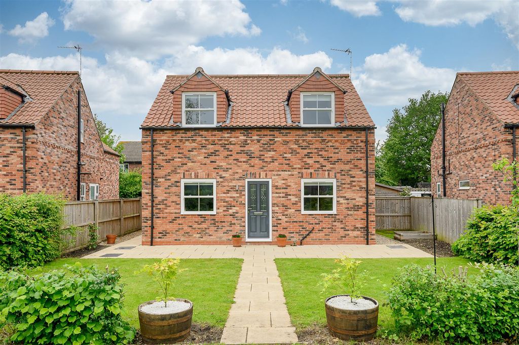 Property photo 1 of 19 External