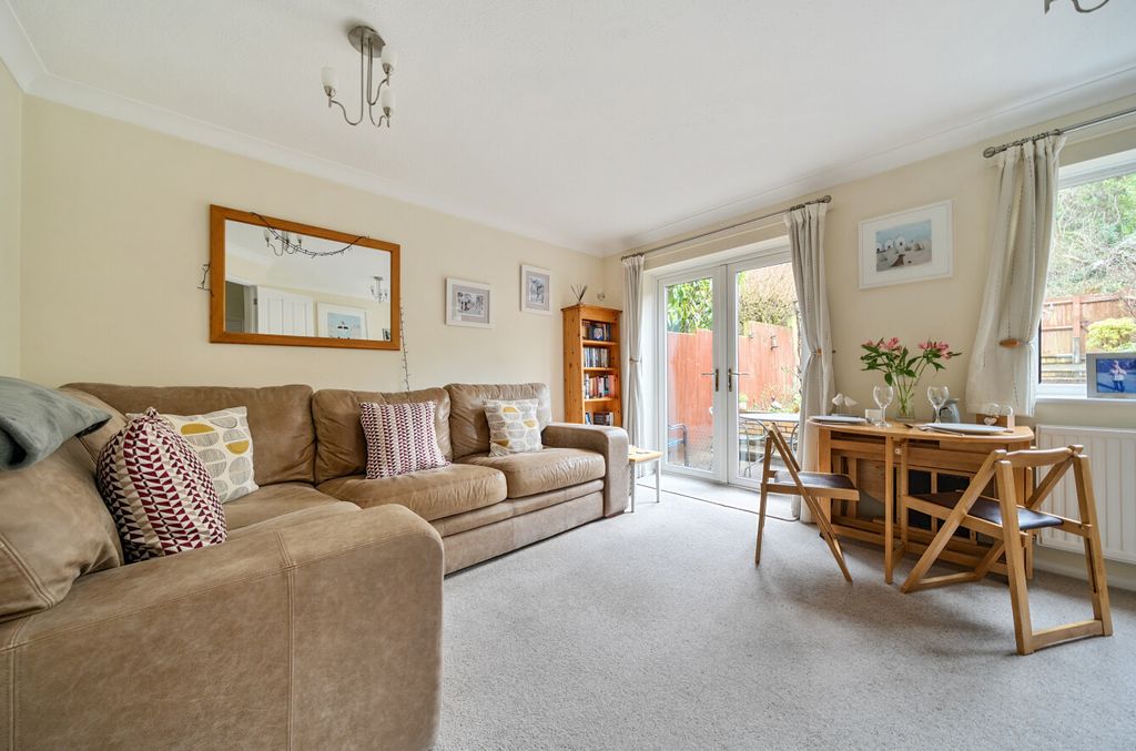 Property photo 2 of 10 1396745-24-696108...