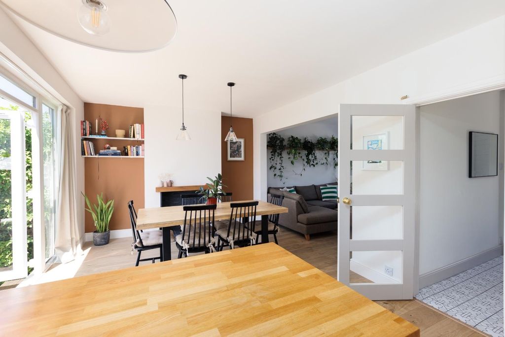 Property photo 3 of 25 57 Queenshill Road-25.Jpg