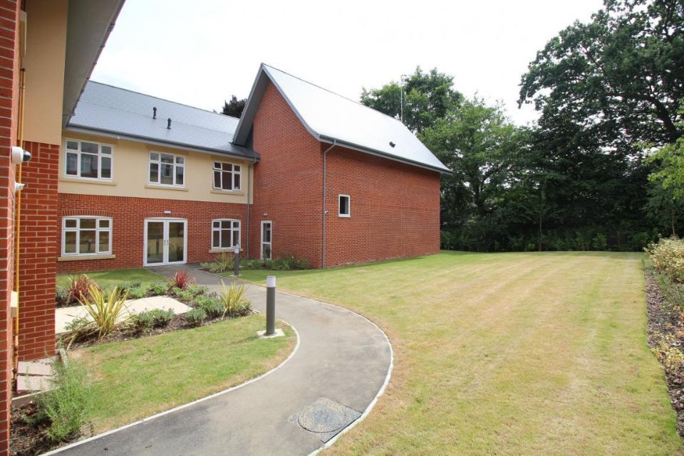 Property photo 2 of 8 1