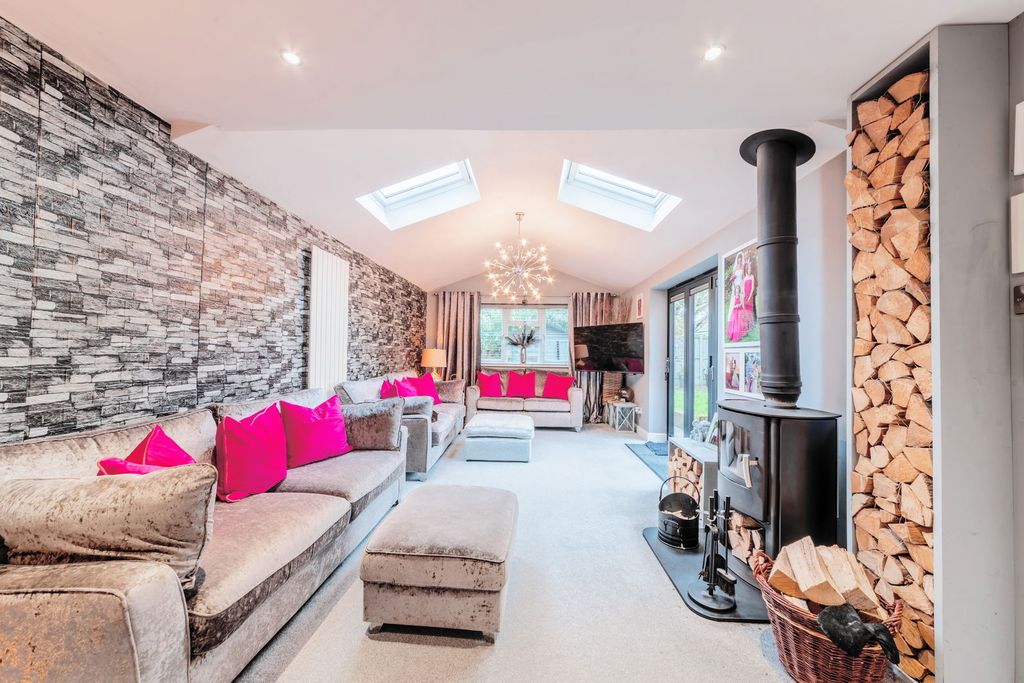 Property photo 3 of 34