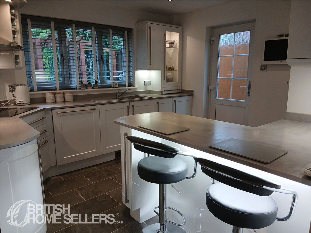 Property photo 2 of 36 Picture No. 83