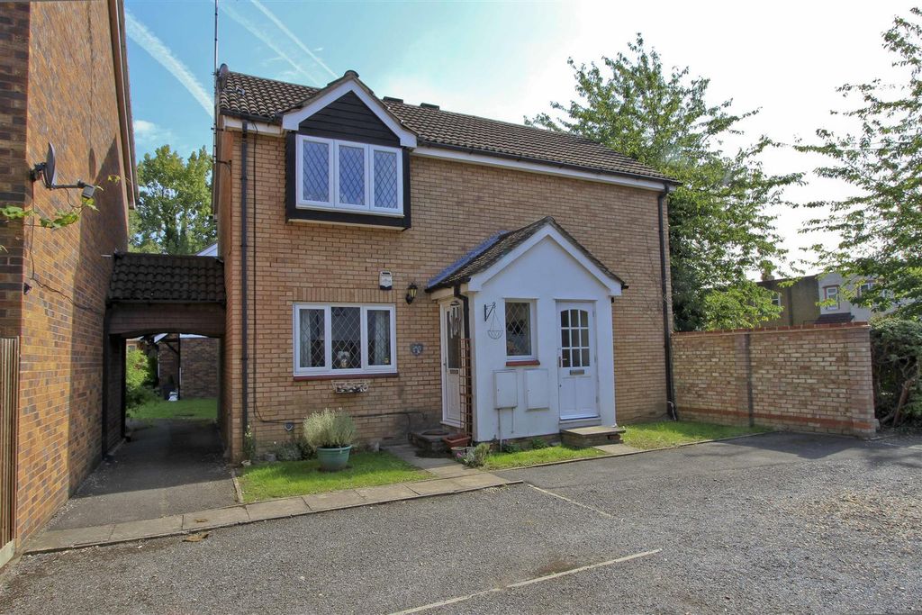 Property photo 1 of 8 External