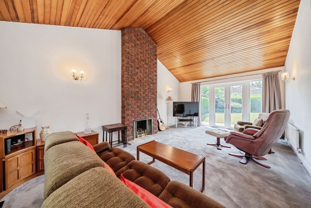 Property photo 2 of 16 Lounge