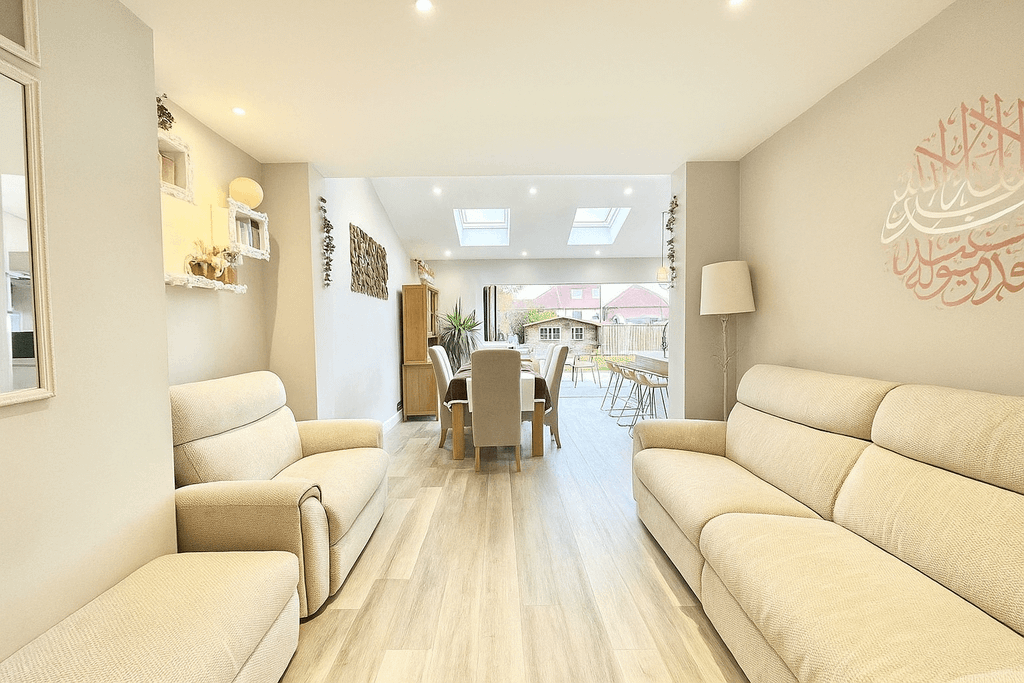 Property photo 3 of 8 Gallery