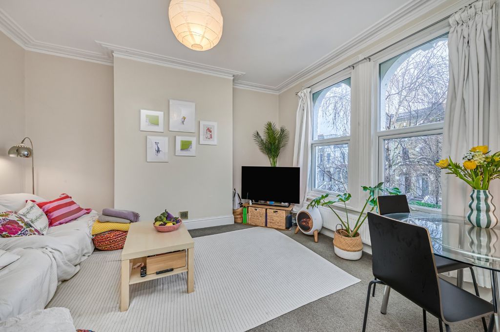 Property photo 1 of 17 Picture No. 11